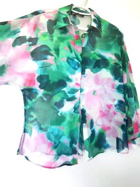 ZARA Watercolor Floral Blouse | Size S | Hidden Pearl Buttons | Gold Accent